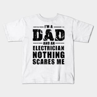 I'm A Dad And An Electrician nothing scares me Kids T-Shirt